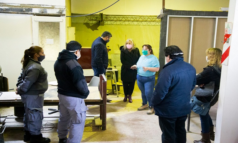 
La recorrida consisti en observar el estado del lugar y ver las refacciones que deben hacerse. Particip el Director del Servicio Penitenciario, Jos Canovas y el Juez de Instruccin del Distrito Judicial Sur, Manuel Isidoro Lpez.