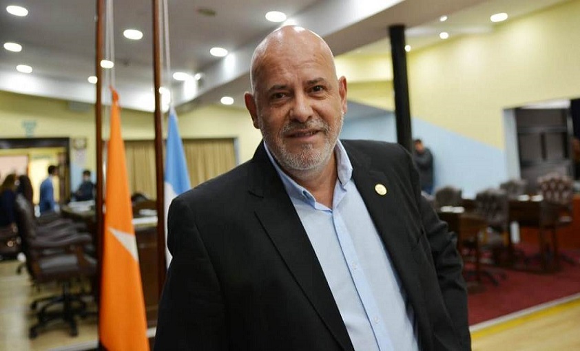 Es una ley abarcativa, que trataremos de discutir para sacarla lo antes posible, estamos muy preocupados por el sector privado y queremos obtener las herramientas reales que puedan materializar esa ayuda, seal Daniel Rivarola.