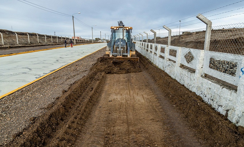 Finaliz el periodo de fraguado del nuevo hormign. Restan pequeas obras complementarias para la habilitacin al trnsito normal en la calle Thorne.