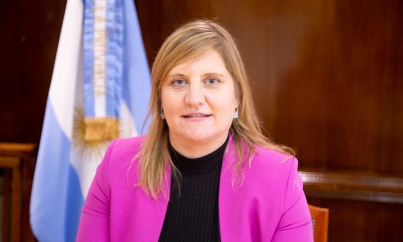 Si bien la situacin epidemiolgica de toda la provincia mejor, la Ministra record que, hasta el prximo martes rige un decreto provincial y nacional en el cual se le indica a toda la poblacin que contine el aislamiento social, preventivo y obligator