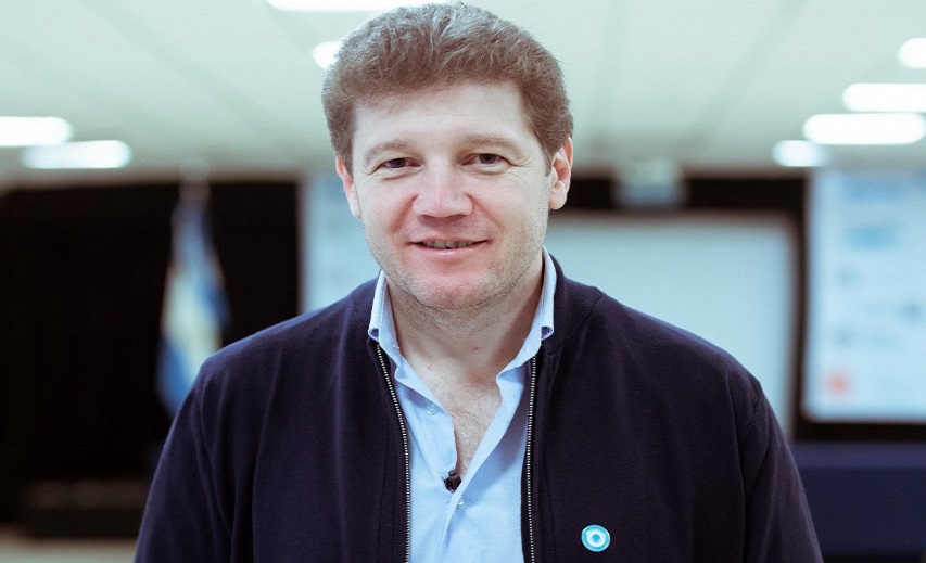 Hoy tenemos que celebrar  desde nuestros hogares recordando a esos patriotas que hicieron los cimientos de esta patria que hoy nosotros estamos cuidando, resalt Gustavo Melella. 