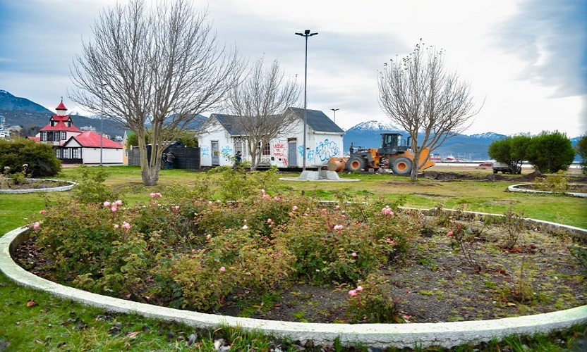 A la Casa Levianco se la va a destinar como sede de la Cmara de Turismo y del Ushuaia Bureau, y adems se va a construir una rplica exactamente igual que se va a utilizar para expresiones artsticas y actos que tengan que ver con actividades culturales