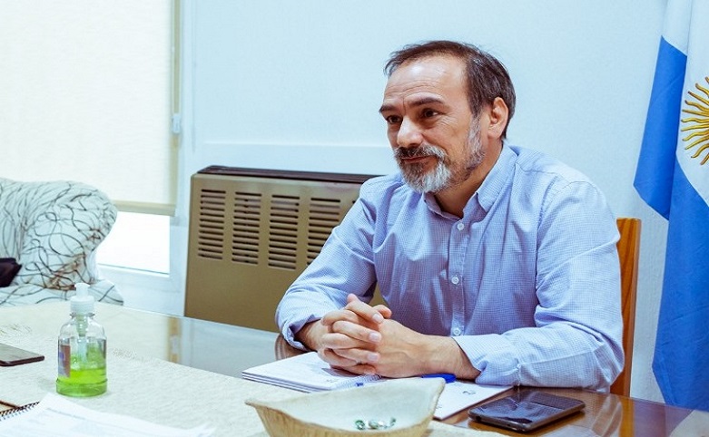 Los vecinos tienen que estar tranquilos que hoy hay un Estado presente y que se van a articular todas las medidas de proteccin a usuarios y consumidores, destac Moiss Solorza. 