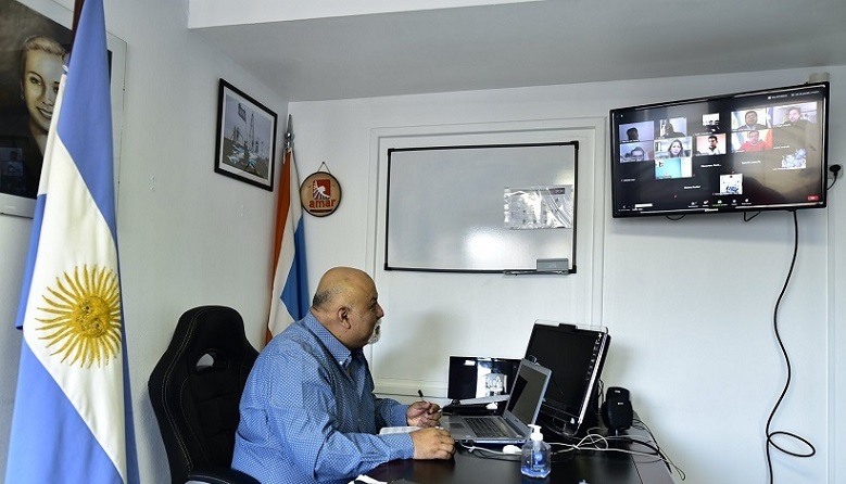 Von der Thusen, utiliza los medios de comunicacin para desprestigiar a los Concejales que no respondemos a su orden poltico, lo ha hecho reiteradamente con los Concejales que integramos el bloque Forja-Todos, remarc Walter Campos. 