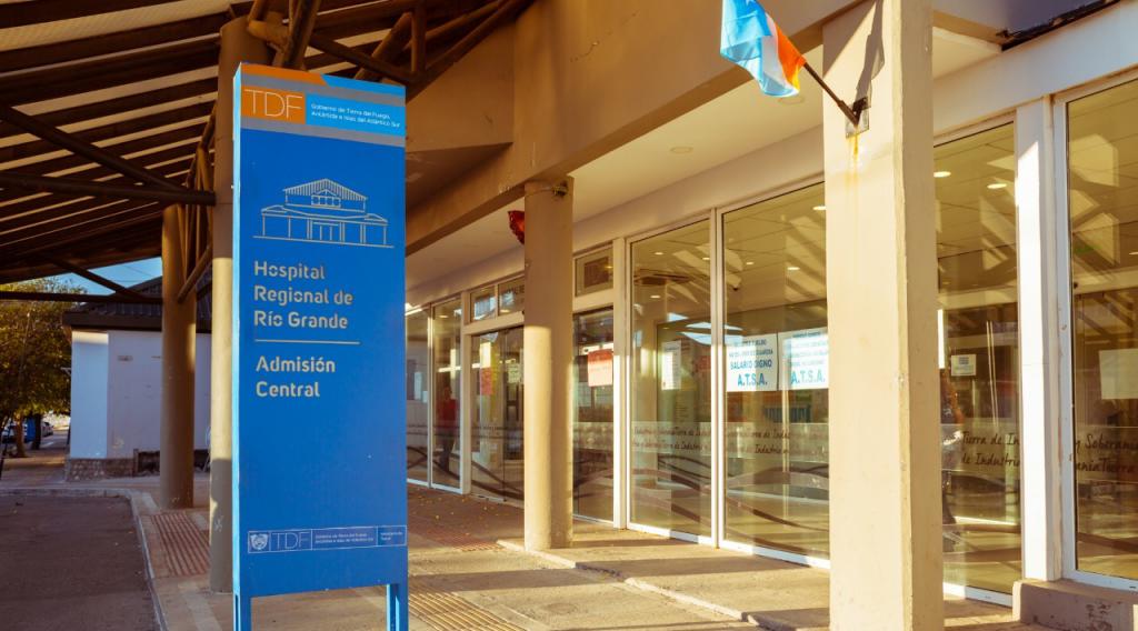 Con respecto a los pacientes internados, hay 4 pacientes en el Hospital de Ro Grande en sala comn, estables. En el Hospital de Ushuaia no hay ningn paciente internado, inform Javier Barrios, Secretario de Gestin de Sistemas Sanitarios. 
