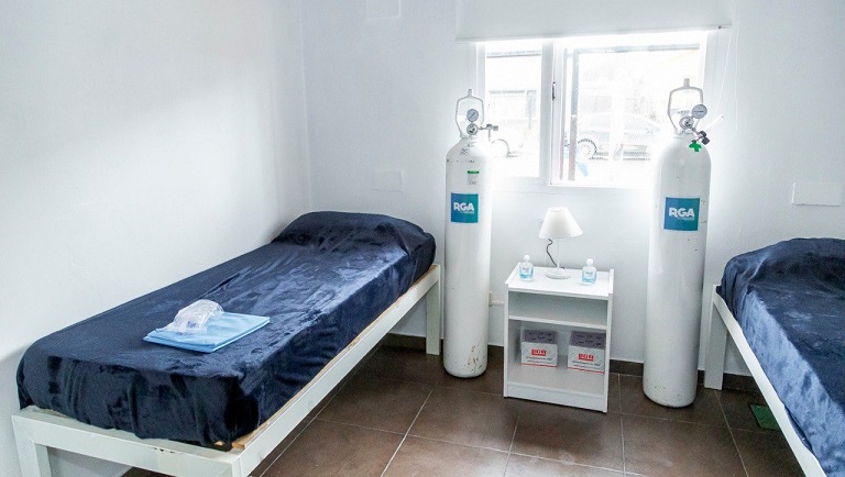 El Centro contar con una unidad de traslado las 24 horas para cualquier situacin de urgencia, 24 camas, personal mdico, enfermeros y de maestranza.