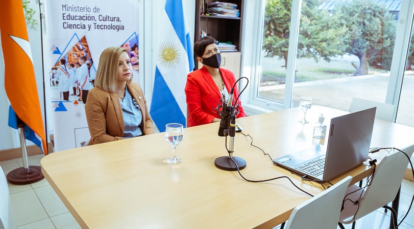 Anala Cubino envi un afectuoso saludo a la docencia en el marco del Da del Maestro, luego de participar por videoconferencia junto a una docente fueguina del homenaje encabezado por el Ministro de Educacin de la Nacin, Nicols Trotta. 
