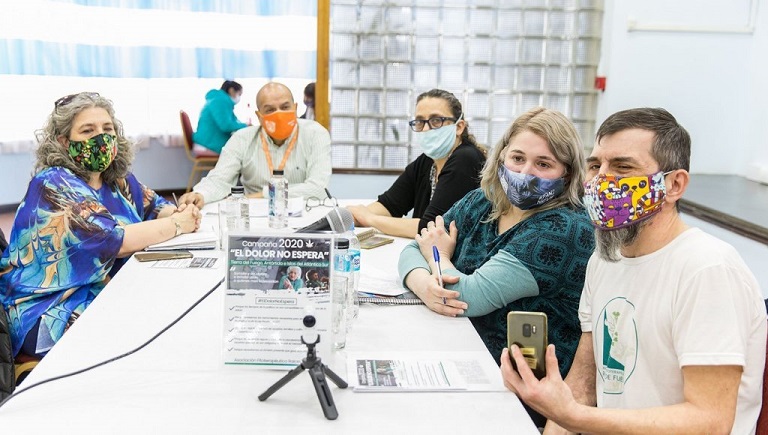 Integrantes de la Asociacin Races de Fuego, Profesionales de la salud, y funcionarios del Ministerio de Salud, participaron de la reunin de la Comisin N 5 de la Legislatura de Tierra del Fuego, que preside el Legislador Daniel Rivarola.  