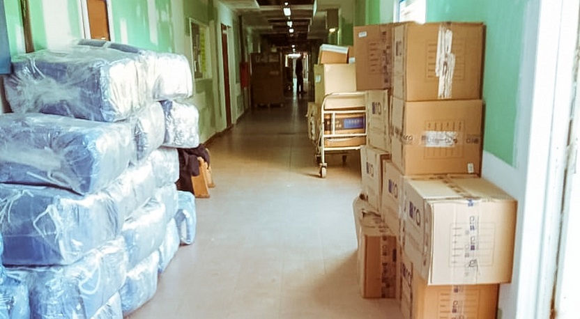 Estas entregas se realizan de manera semanal, garantizando la provisin de todos los materiales descartables y distribuyndolos a los sectores que los necesiten, seal el Director Provincial de Higiene y Seguridad en el Trabajo, Cristian Prez.