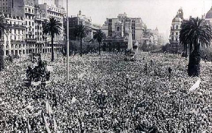 Luego de que Pern haya sido apresado, se desat una huelga general obrera, exigiendo la libertad del coronel. La movilizacin a Plaza de Mayo fue tan grande que el Gobierno de facto cedi y le dio la posibilidad a Pern de dirigirse a la multitud.
