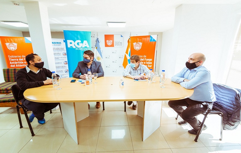 La adquisicin e instalacin de la pista sinttica ser financiada totalmente por el Gobierno provincial en un predio municipal, en tanto que el Municipio se encargar de la construccin de la infraestructura complementaria.