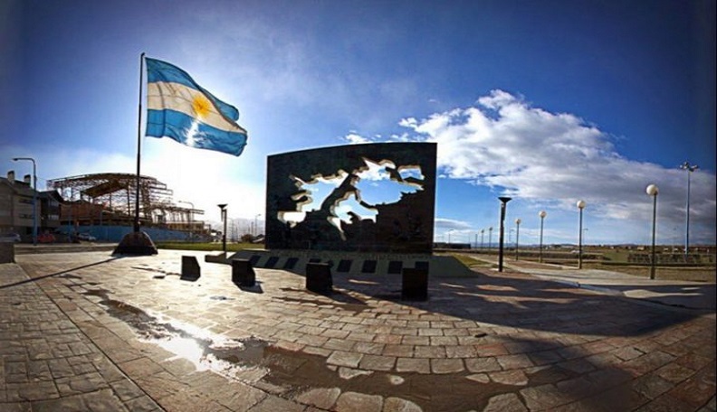 El Observatorio Cuestin Malvinas de Tierra del Fuego resolvi elevar un pedido de autorizacin al COE para poder realizar dos actos presenciales en los monumentos de Malvinas en Ushuaia y en el monumento de la vigilia en Rio Grande. 