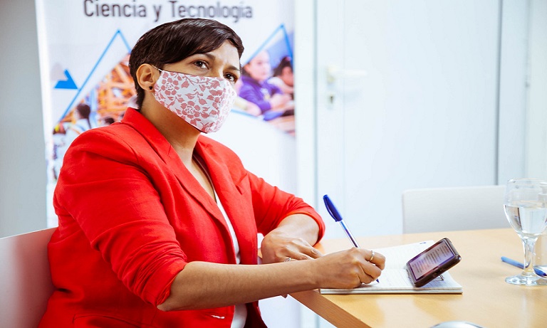 Haber hecho el rescalofonamiento implica una mejora sustantiva respecto a puntajes que estaban postergados, atrasados, en determinados cargos que la docencia exiga y nos hemos comprometido a seguir revisando, indic Anala Cubino.