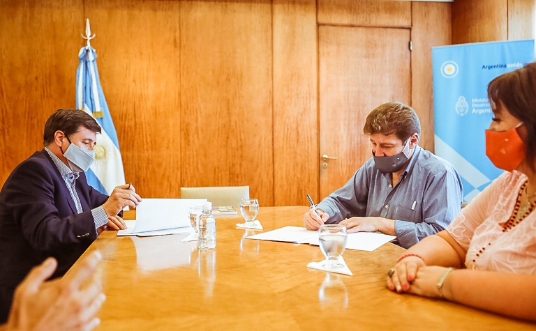 El programa federal tiene como objetivo desarrollar en forma conjunta polticas de integracin socio urbana y desarrollo territorial de barrios y reas vulnerables.