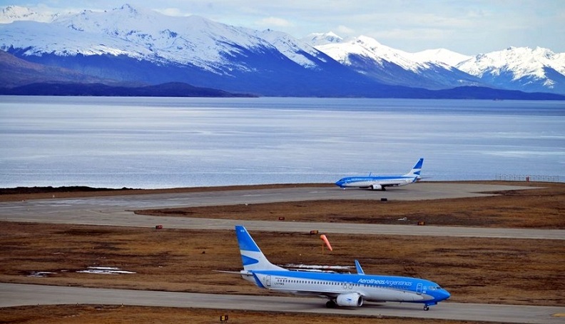 Aerolneas Argentinas dispondr de cuatro a cinco vuelos diarios, se suma LADE con dos vuelos semanales regionales, mientras que JetSmart tendr tres vuelos semanales a Tierra del Fuego, destac el titular del INFUETUR, Dante Querciali.