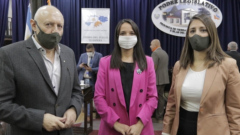 El Gobierno no supo explicar cmo financiar este presupuesto deficitario. De esta manera lo expresaron los integrantes del bloque del Partido Verde en la Legislatura fueguina, Mario Jorge Colazo, Laura Colazo y Victoria Vuoto. Foto de archivo.
