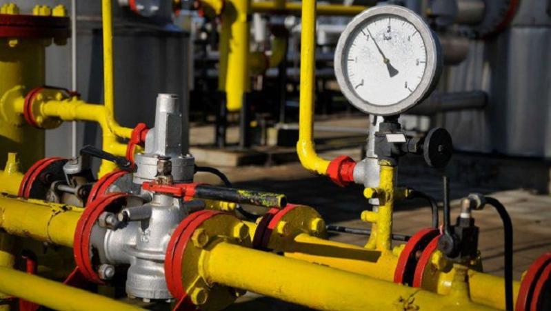 La obra consiste en la instalacin de un tramo de caera de aproximadamente 1.500 metros de longitud y la instalacin de una Planta Compresora de 3 equipos Motocompresores de 1.200 HP.