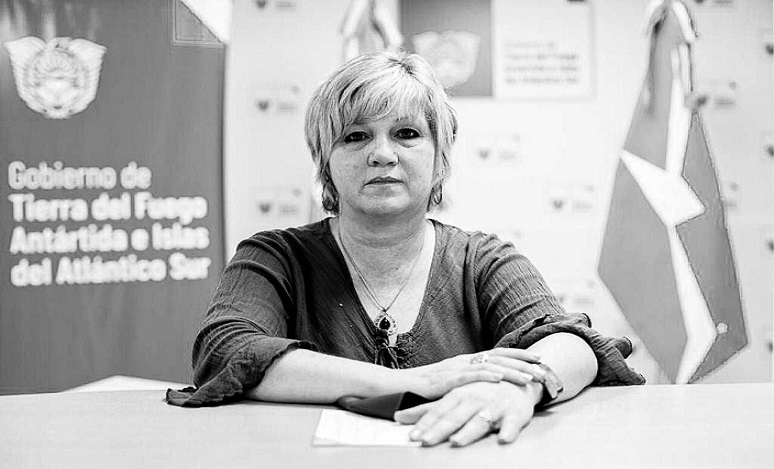 Anita fue una gran luchadora en la vida y con su enfermedad, trabajando hasta el ltimo da contra esta pandemia. Elevaremos una plegaria por su eterno descanso, indic el Gobernador de Tierra del Fuego, Gustavo Melella.