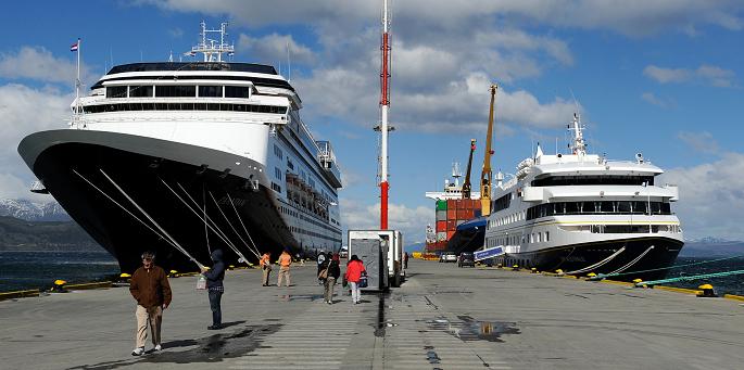 La temporada 2014-2015 finaliz con el arribo de 41 buques de turismo que movilizaron 90.276 pasajeros en 330 viajes