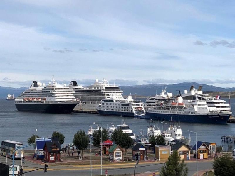 Tierra del Fuego ha presentado un protocolo muy importante y bueno para su aprobacin, para que tengamos tranquilidad los fueguinos y todos los que nos vengan a visitar, recalc el titular del INFUETUR, Dante Quercialli. 