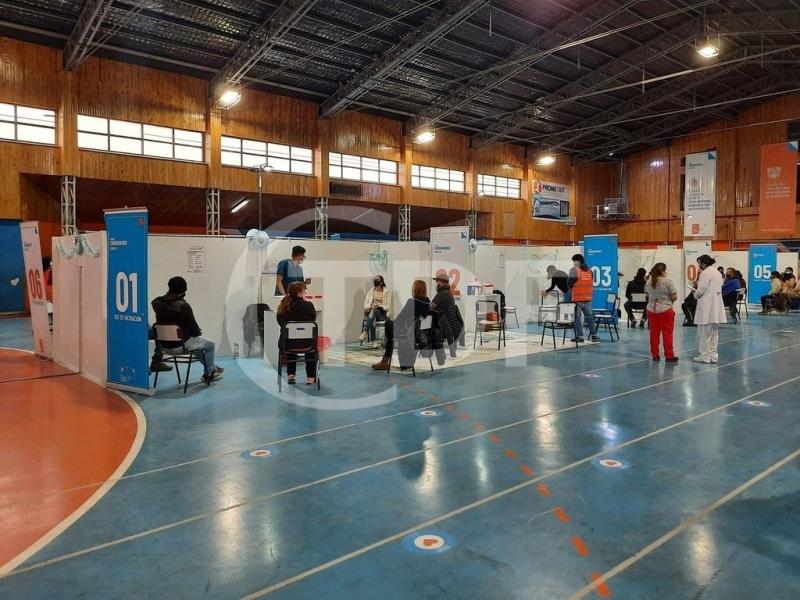 En el caso de las personas de 18 a 29 aos con factores de riesgo deben realizar una preinscripcin a travs del enlace https://www.tierradelfuego.gob.ar/vacunatdf/ mediante la cual se validan esos factores de riesgo y se los convoca para la vacunacin.