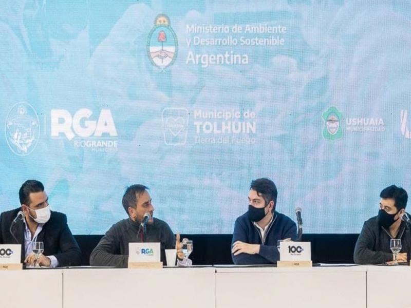 Esto genera mucho empleo verde, tenemos que empezar a tener la apertura suficiente y concebir que desde la agenda ambiental tambin somos generadores de empleo