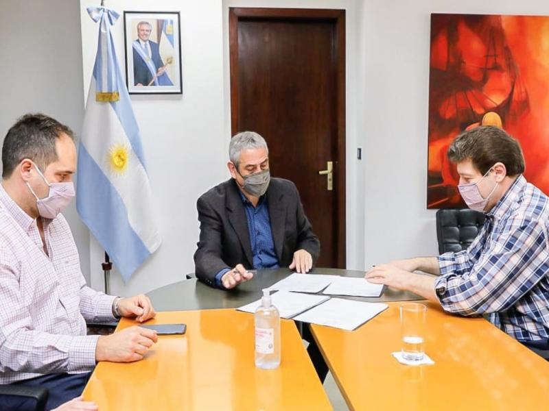 La mejor manera de regular el mercado inmobiliario es cuando el Estado invierte y construye viviendas, resalt Gustavo Melella.