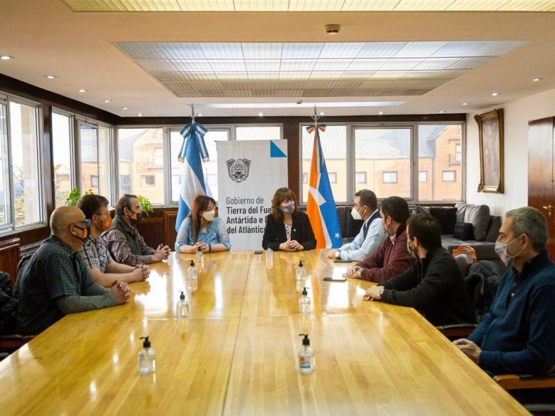 La obra tiene por fin, unir la provincia de Tierra del Fuego con Santa Cruz y facilitar de este modo la conexin terrestre entre el continente sin pasar por Chile.