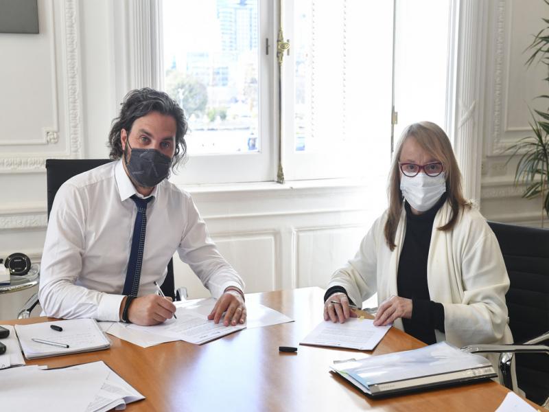 El Jefe de  Gabinete de Ministros de la Nacin, Santiago Cafiero, y la Gobernadora de Santa Cruz, Alicia Kirchner, firmaron un convenio marco para sumar 1.357 kilmetros de fibra ptica en la provincia.