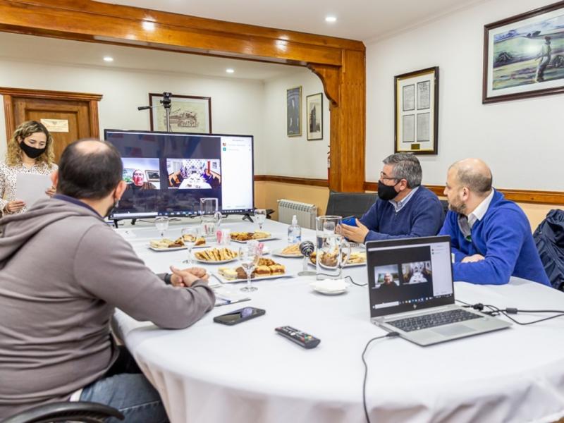 Muy contento de que nos acompaen las provincias que estn de manera presencial, cuestin que posibilita darle la importancia que tiene este Parlamento, resalt el Presidente de la Comisin N 8, Legislador Emmanuel Trentino.