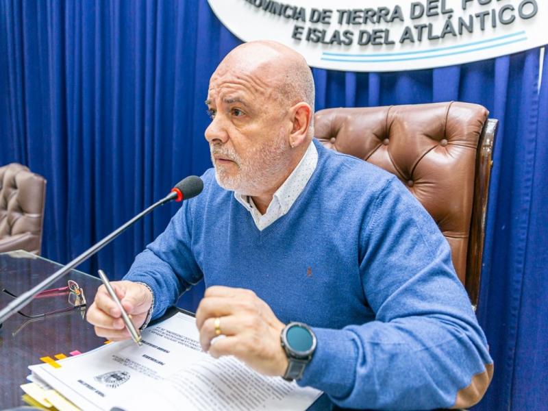 La semana prxima convocaremos a una nueva reunin para escuchar a los kinesilogos, ya que justamente el proyecto habla de la modificacin a la Ley que les compete, que an no est reglamentada, coment Daniel Rivarola. 