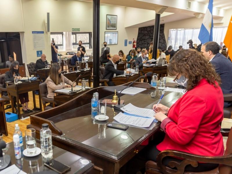 De repente, levantarnos una maana y encontrarnos con que volvemos a la historia del pasado, nos pone a todos muy incmodos esta decisin del Gobierno chileno que claramente es una decisin equivocada, dijo el Legislador Federico Sciurano.