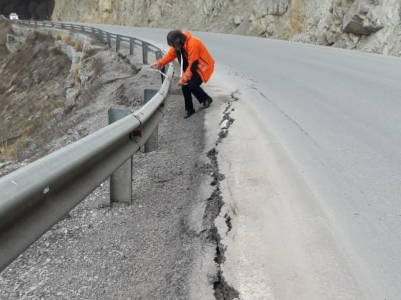Vialidad Nacional inform sobre el proceso de licitacin para actuar en el tramo de la ruta nacional N 3 donde existen grietas. Mientras tanto, ni bien las condiciones climticas lo permitan, se realizarn tareas de mantenimiento ya programadas. 