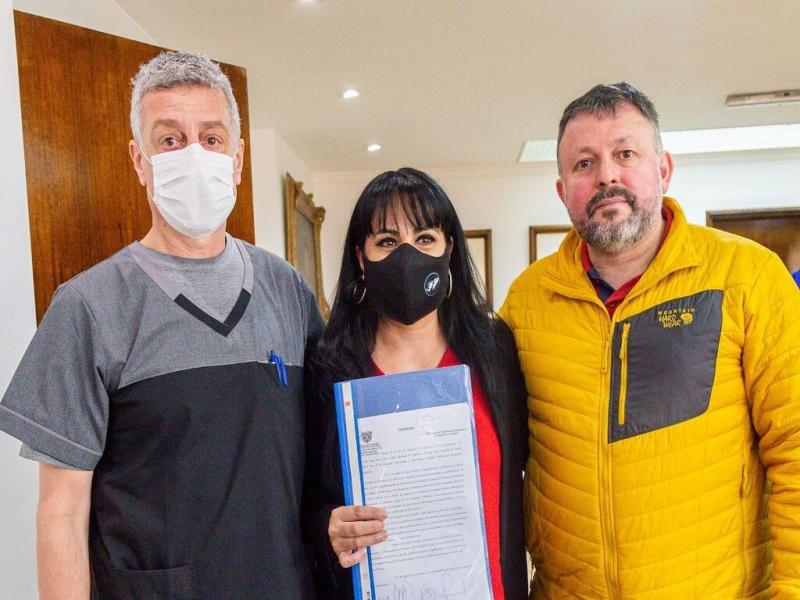 Hemos abierto el debate sobre la necesidad de que la industria de Tierra del Fuego no solamente sea capaz de proveer bienes de consumo, sino que tambin provea aparatologa en biomedicina y electromedicina, destac Mnica Acosta. 