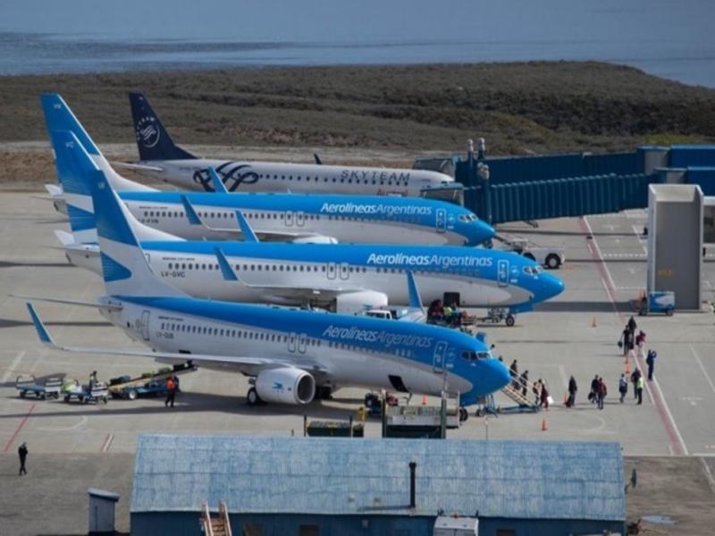 Hasta antes de la pandemia por COVID-19, Aerolneas Argentinas lleg a tener una frecuencia de tres vuelos semanales desde Crdoba a Ushuaia, con gran movimiento de pasajeros, ya que se consideraba una ruta clave en materia turstica. 