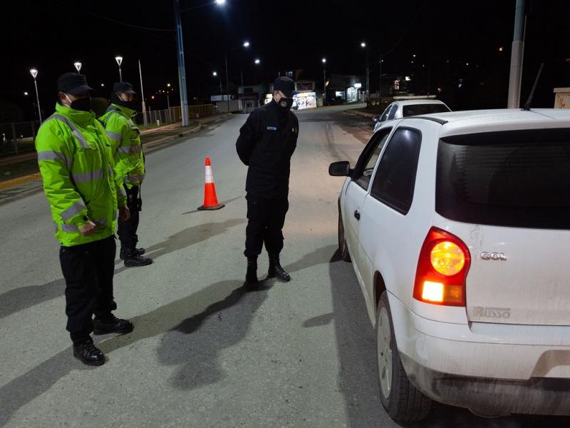 Se deja sin efecto en toda la provincia la limitacin horaria de circulacin y de cierre de los quioscos, locales gastronmicos, bares, afines y todos aquellos comercios cuya actividad sea en horario nocturno y cuenten con limitacin horaria.
