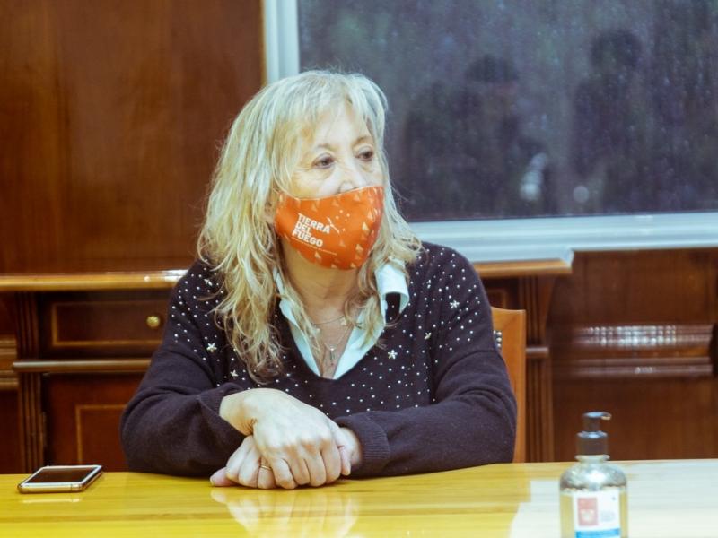 Estas medidas fueron consensuadas con las distintas reas intervinientes para lograr el protocolo adecuado cuidando la salud de nuestros vecinos de la provincia, coment la Ministra Adriana Chappern 