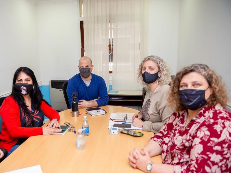 Tratamos de ordenar una agenda en conjunto con la Comisin de Medio Ambiente N 4, que Preside el Legislador Emmanuel Trentino y el espacio que presido, en relacin a varios temas que tenemos planteados por delante, indic Mnica Acosta.