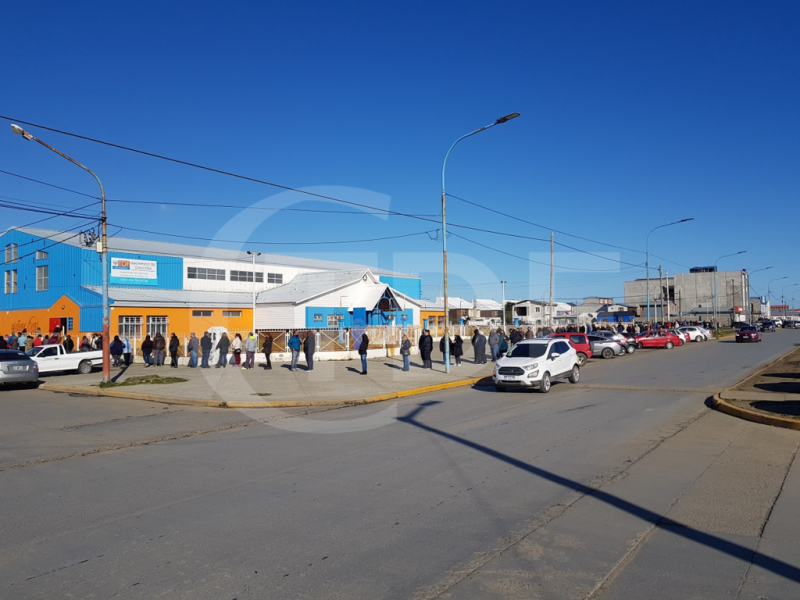 El Ministerio de Salud de Tierra del Fuego dispuso que en esta ocasin la vacunacin se realice sin la entrega de turno previo y por orden de llegada. Se vacuna hasta las 12:30 horas. 