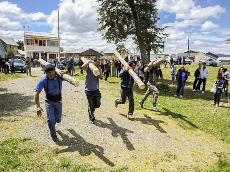 Ambas celebraciones han logrado arraigarse en las costumbres de nuestros habitantes disfrutando de paisajes rurales y de su gastronoma local, por lo que en el stand brindaremos ms informacin de estas fiestas, coment Stella Alazard. 