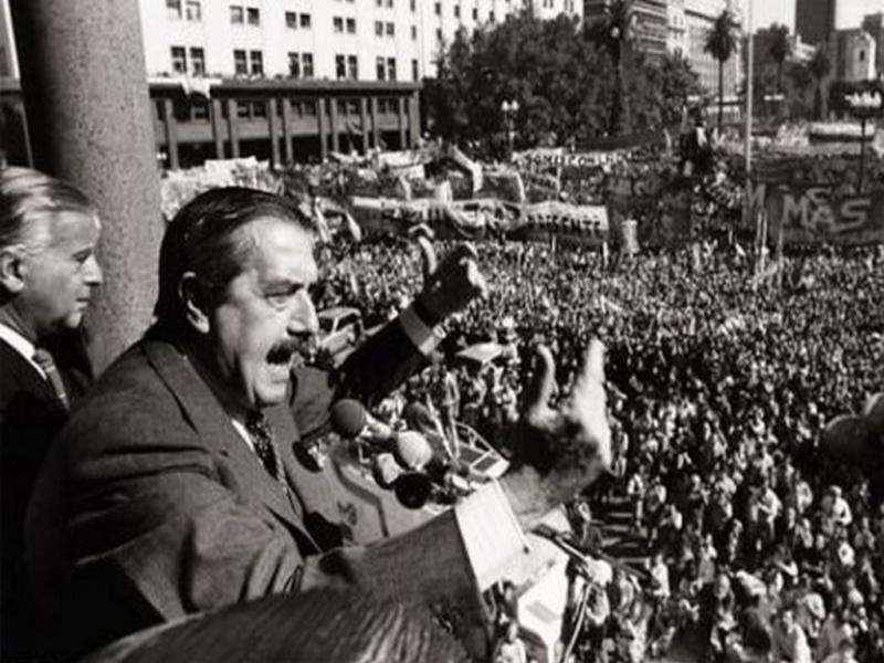 Hoy no hay un argentino ni una argentina de bien que reniegue de la democracia, porque Alfonsn fue ese tutor, el que sostuvo, el que guio, el que protegi aquello que comenzaba a crecer, resalt Gustavo Melella. 