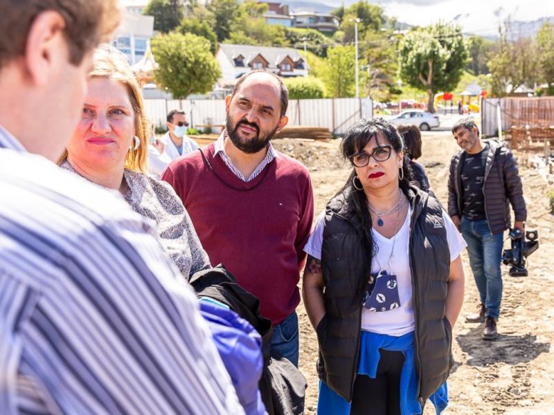 Pensar que en seis meses vamos a tener un avance significativo, nos pone muy bien a todos, principalmente al equipo de salud, que requiere de mejores espacios para atender la salud de los fueguinos, coment Mnica Acosta.