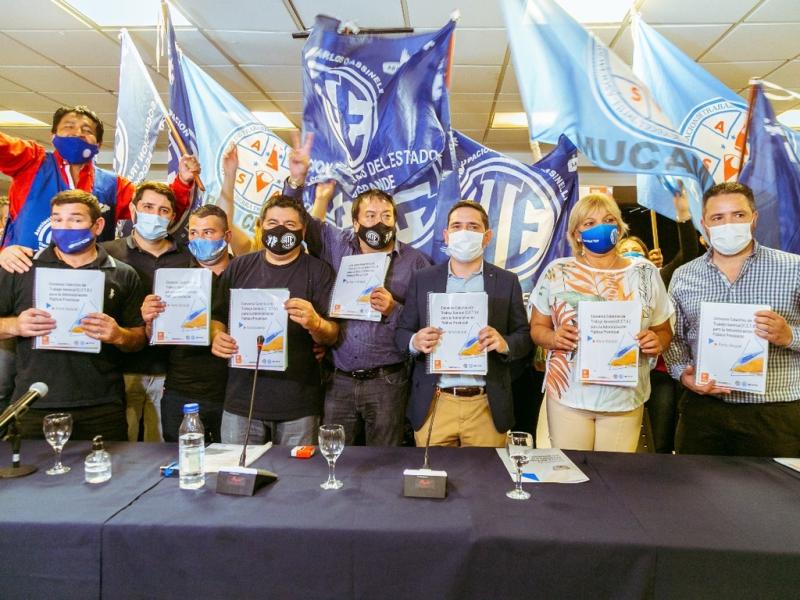 Es un Convenio de vanguardia que mejora mucho la situacin de los trabajadores. Hoy estamos firmando la parte general y se seguir  trabajando en los Convenios sectoriales con sus particularidades, dijo Federico Runn.