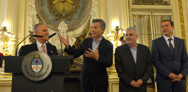 De los 1400 millones de dlares de inversin, 900 millones de dlares se destinarn a la cuenca del Golfo San Jorge, predominantemente a la provincia de Chubut; 300 millones de dlares a Neuqun, 70 millones de dlares a Tierra del Fuego, mientras que los