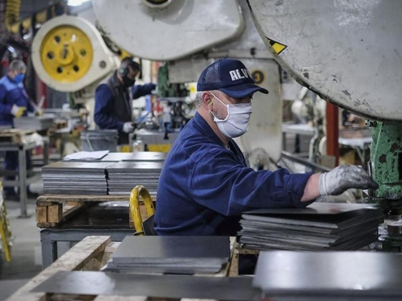 Cuando resta computar tan solo diciembre, la actividad industrial acumul en los 11 primeros meses del ao 2021 una suba del 16,3%, en tanto la construccin marc una mejora de 34,2% frente a igual lapso de 2020.