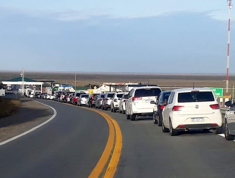 Esta decisin del vecino pas es ajena a la provincia y lo ha decidido en funcin de las condiciones climticas y nuestra recomendacin es, adems, para evitar ms aglomeramiento de personas en la frontera. Foto: jcanoticias.com.ar. 