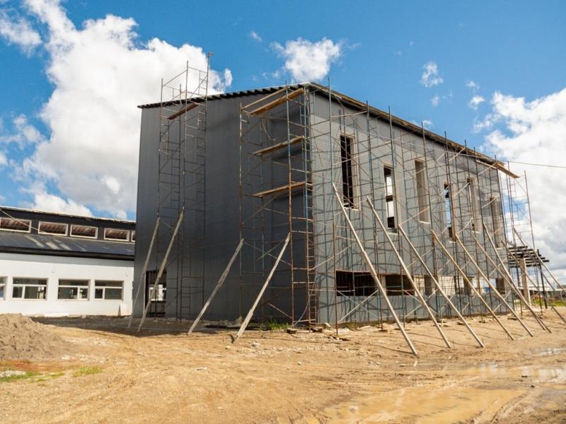 Es un gran avance el que tiene esta obra, la cual brindar una posibilidad enorme de iniciar el ciclo 2022 con la propuesta de educacin tcnica secundaria para estudiantes que viven en barrios de la zona sur de Ro Grande, dijo Anala Cubino.
