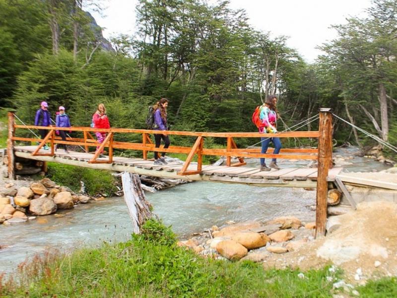 Es importante tomar conciencia que para preservar estos entornos naturales es responsabilidad de todos cuidarlos, respetar la naturaleza, volver con los residuos, resalt Silvina Crdenas, funcionaria del INFUETUR.