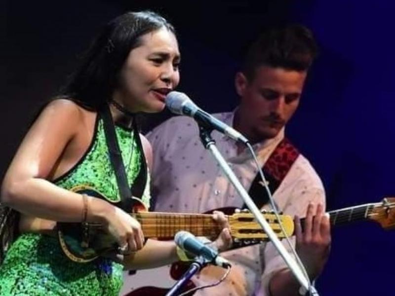 Silvana Millacura Sur, se present en el rubro Tema Indito con  la cancin Esmeralda, un huaino de su autora compuesto junto al msico Juan Ciovini.  