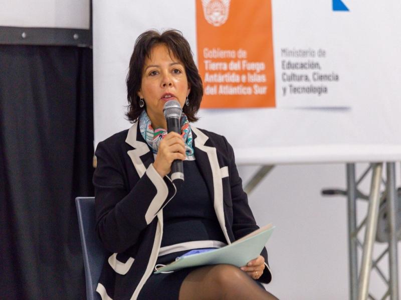 Reconstruir lo comn constituye a salvar las distancias y enfocarnos en lo que nos rene, sostiene y hace posible nuestras vidas y la vida que nos rodea, expres la Embajadora de Francia en Argentina, Claudia Scherer-Effosse.